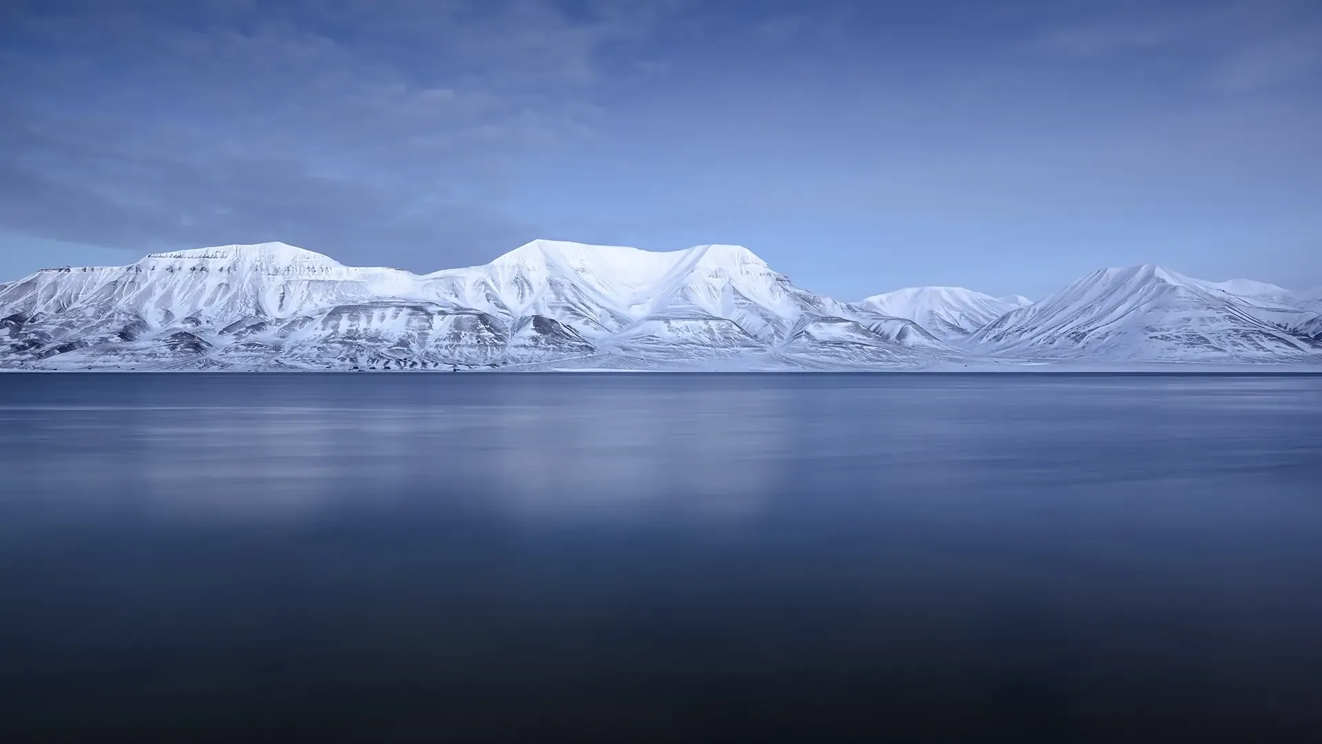 Bergkette auf Svalbard  Svalbard / NO